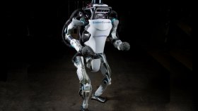 Boston Dynamics'in Atlas robotu yeni hareketler kazandı